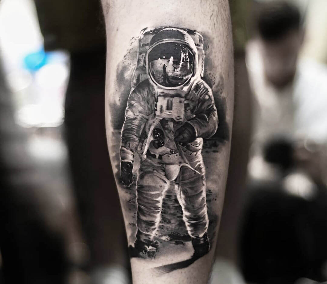 Cosmonaut tattoo by Dani Ginzburg | Photo 31447