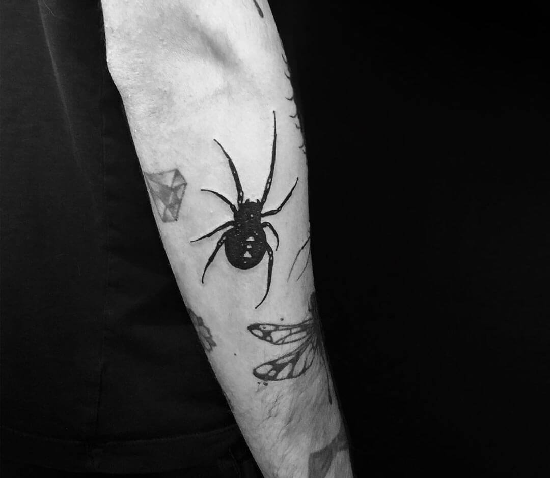 Black widow tattoo by Roy Tsour | Photo 30064