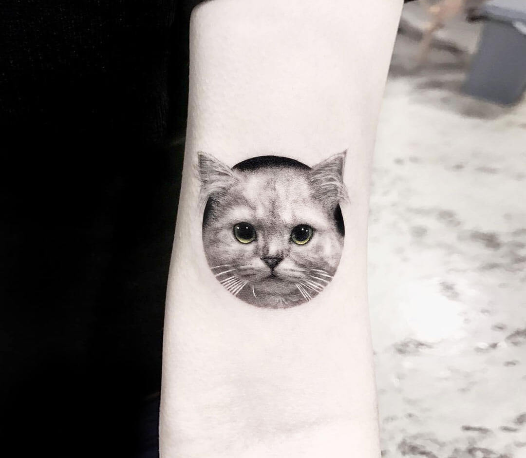 Cat head tattoo by Tattooist Yeono Photo 30966