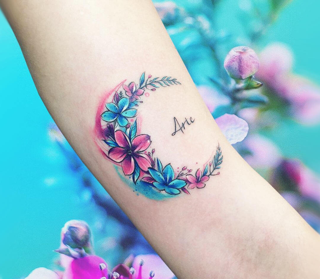 Close. watercolor flower moon watercolor tattoo art Adrian Bascur. 