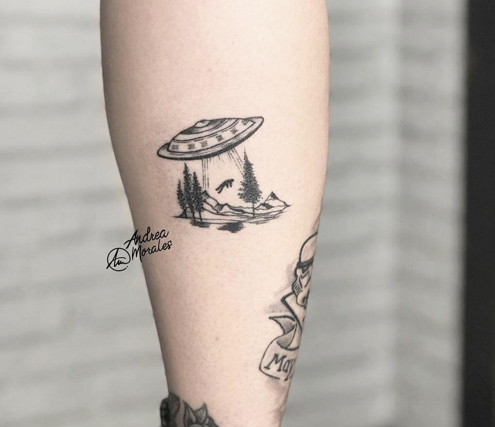 Tattoo uploaded by ✨p o b i✨ • Space travel. #space #rocketship #spaceship  #black&grey #finelinetattoos • Tattoodo