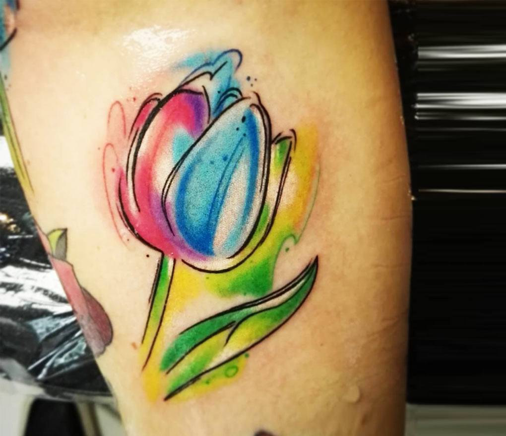 Tulip flower tattoo by Bianka Einger | Photo 23604