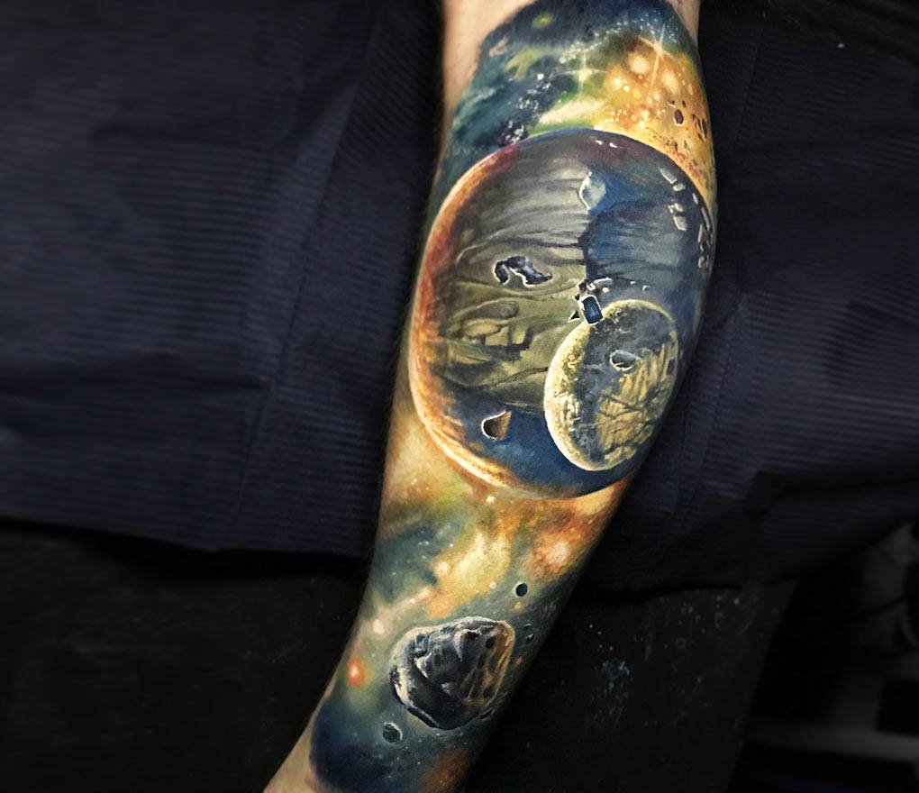 Planet tattoo I did yesterday! I'm an apprentice in CA- if you wanna see  more work check out my art ig @brittnaami : r/Astronomy