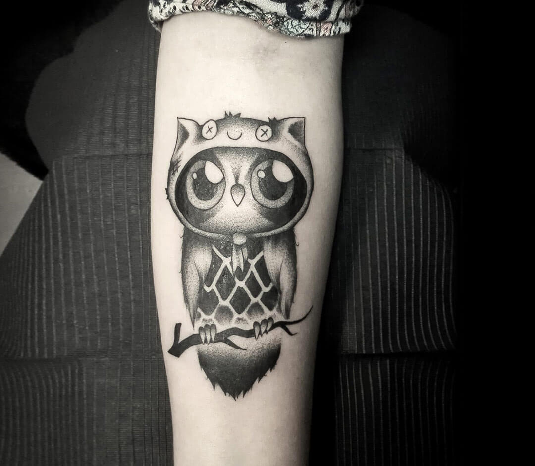 Traditional tattoo flash of a cute owl surrounded by leaves on Craiyon
