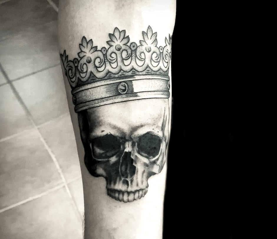 Skull King tattoo by Damian Orawiec. 