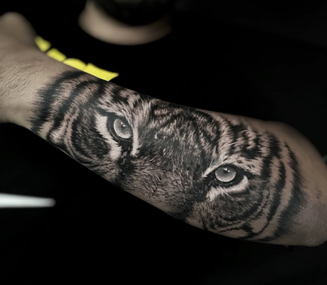 Tiger Eyes Tattoo By Daniel Bedoya Photo