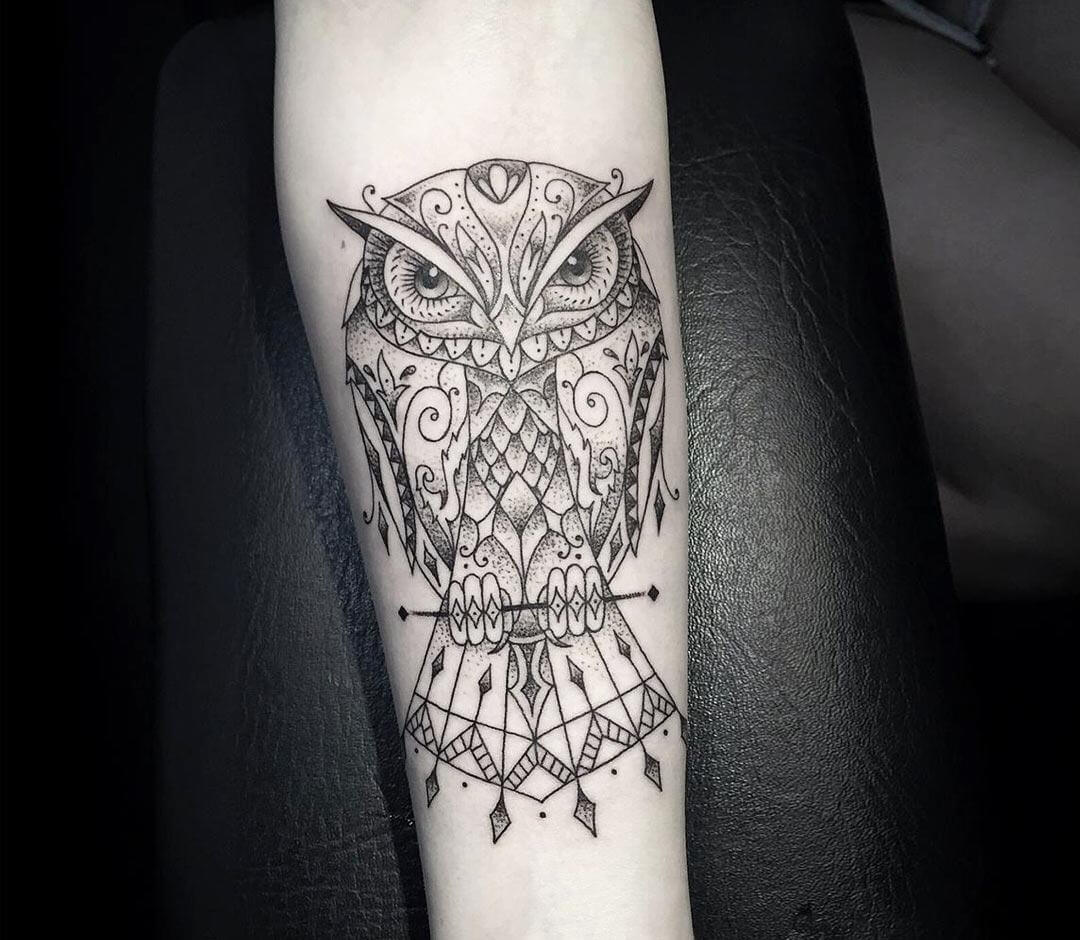 Large dotwork owl head by Jess Parry Tattoos, UK : r/tattoos