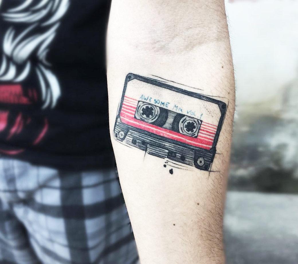Cassette Tape Adapter done by Stephen King at Tattoo Avenue in Chicago, IL  : r/traditionaltattoos