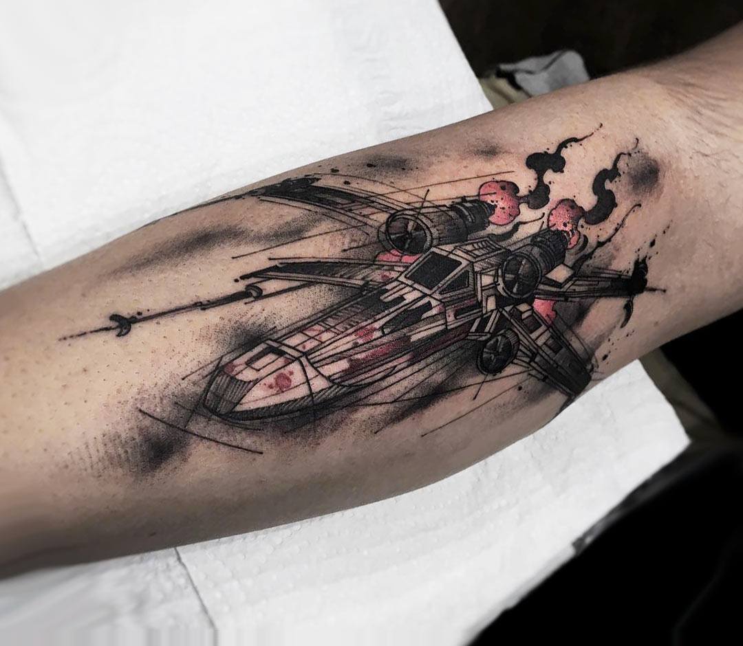 Hình X-Wing Tattoo trên ngón tay cái của Kevinstress đang được cộng đồng săn lùng. Với kích thước nhỏ gọn, hình ảnh này không kém phần ấn tượng và trang trọng. Hãy theo dõi họ và khám phá nào!