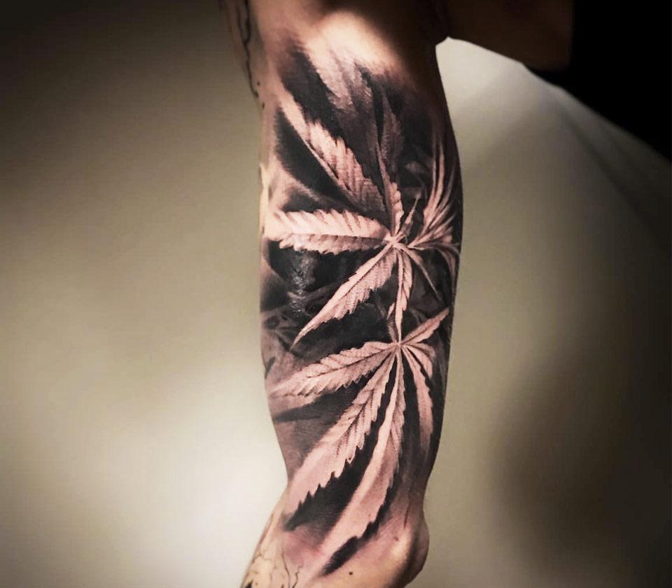 Cannabis leaf tattoo by Hugo Feist | Photo 20226