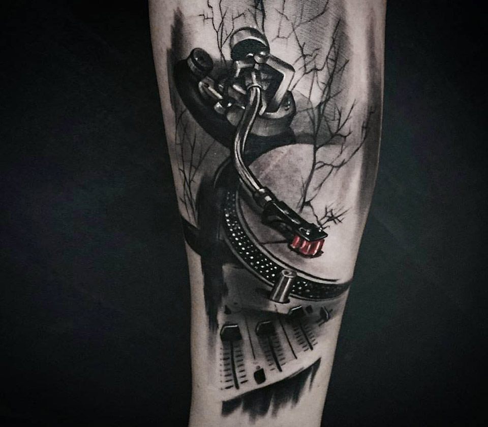 Tattoo photos Gallery. realistic turntablism realistic tattoo art Ivan Trap...