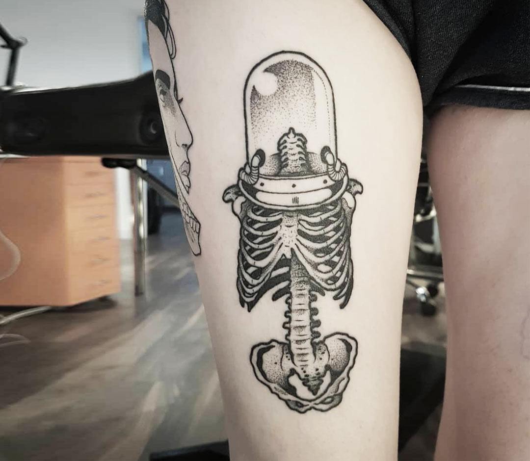 Fun skeleton hand tattoo I love! Done at Magic Needle in Atascocita TX by  Mosar! : r/tattoos