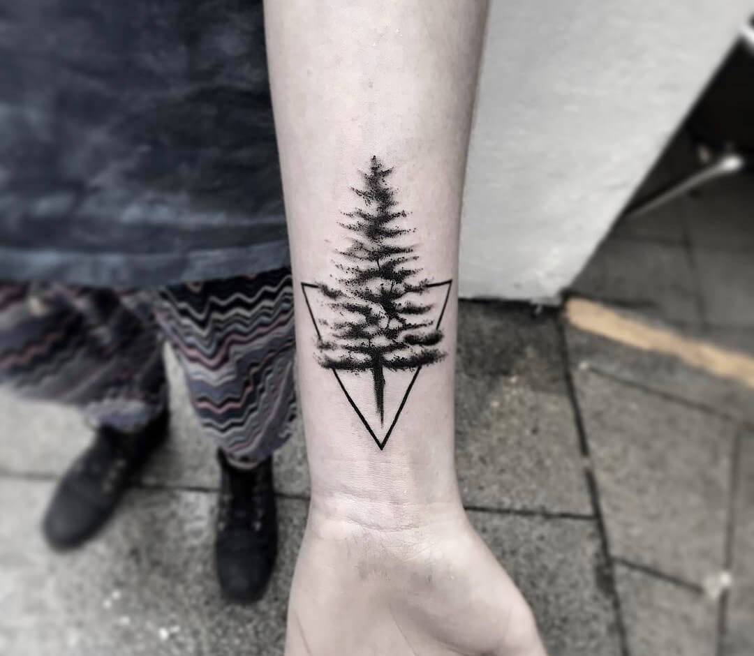 50 Stunning Simple Tree Tattoo Designs for Men [2024 Guide] | Tatuaggio  pino, Tatuaggi dell'avambraccio, Tatuaggi