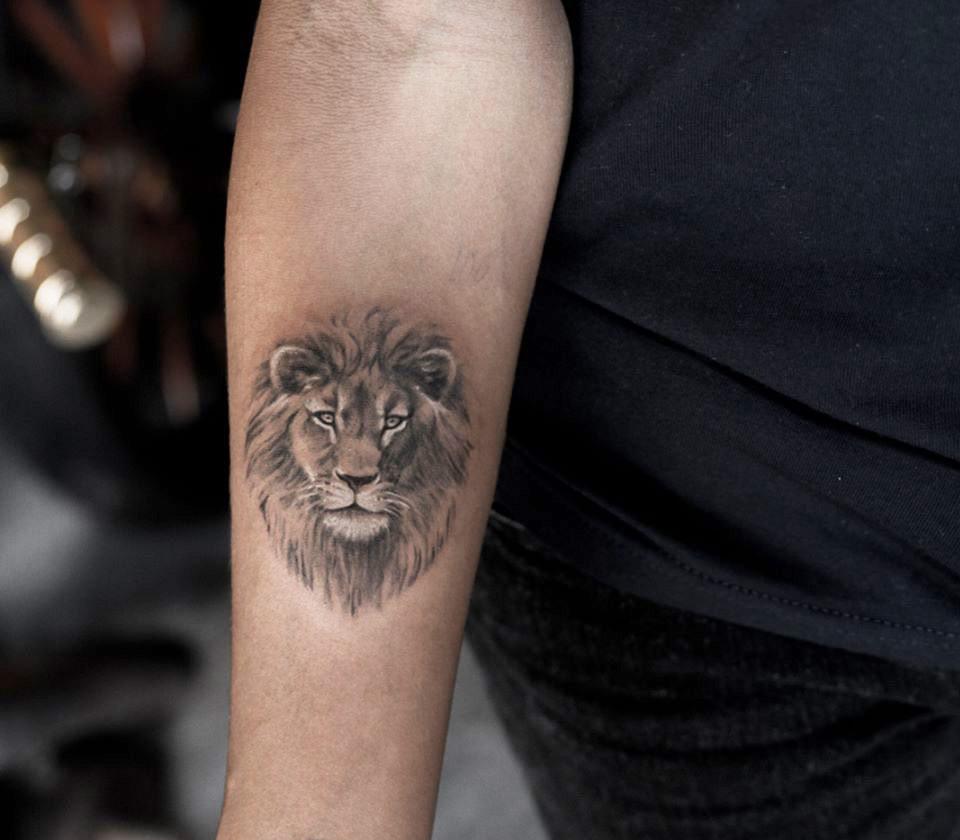 Mystic Eye Tattoo : Tattoos : Yarda : Realistic Lion Face in Black and Gray