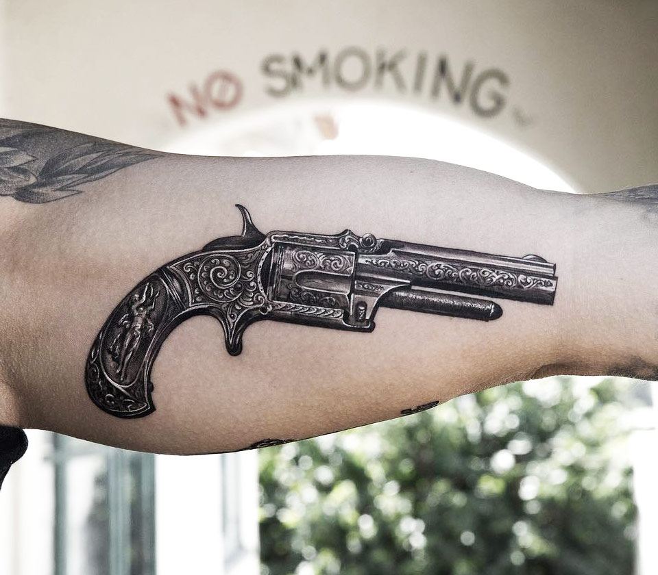 Premium Vector  Pistol guns traditional tattoo