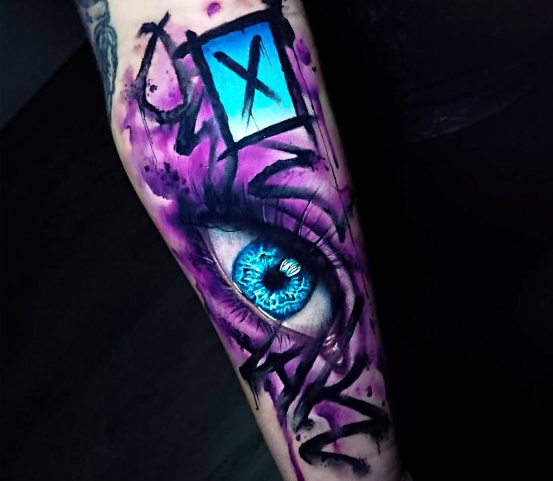 Black eye tattoo on the inner arm | Tatuajes parte interna del codo,  Tatuajes antebrazo, Tatuaje de anatomía