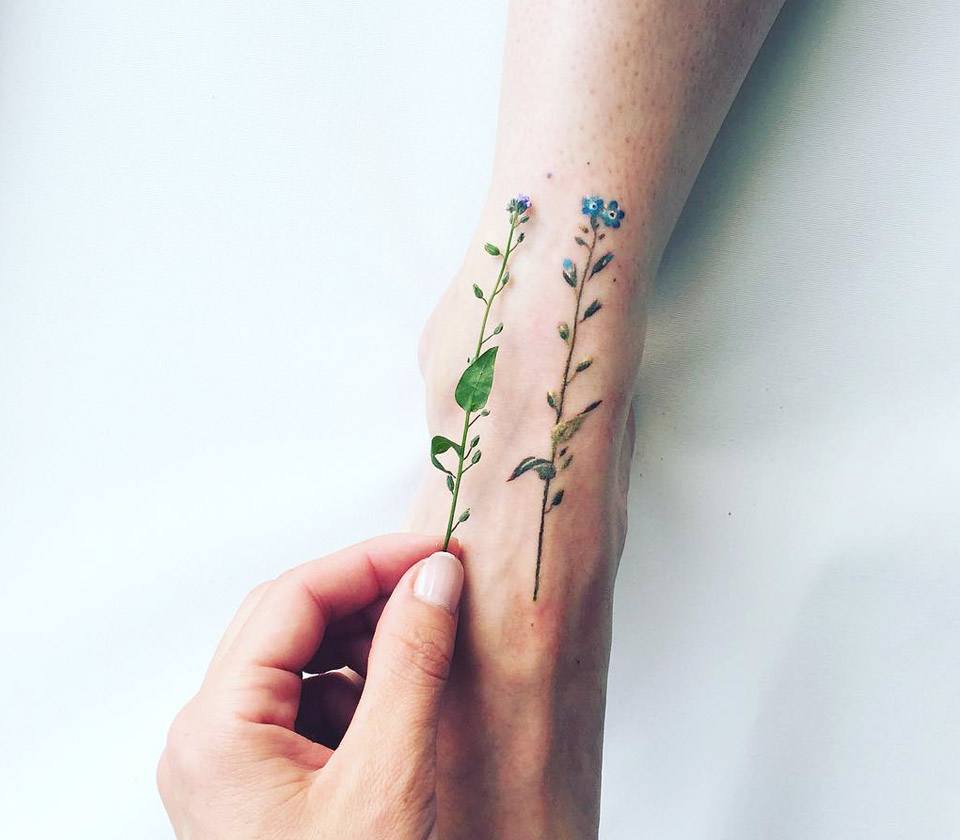 35 Plant Tattoo Ideas & Inspiration - Brighter Craft | Plant tattoo,  Minimalist tattoo, Pattern tattoo