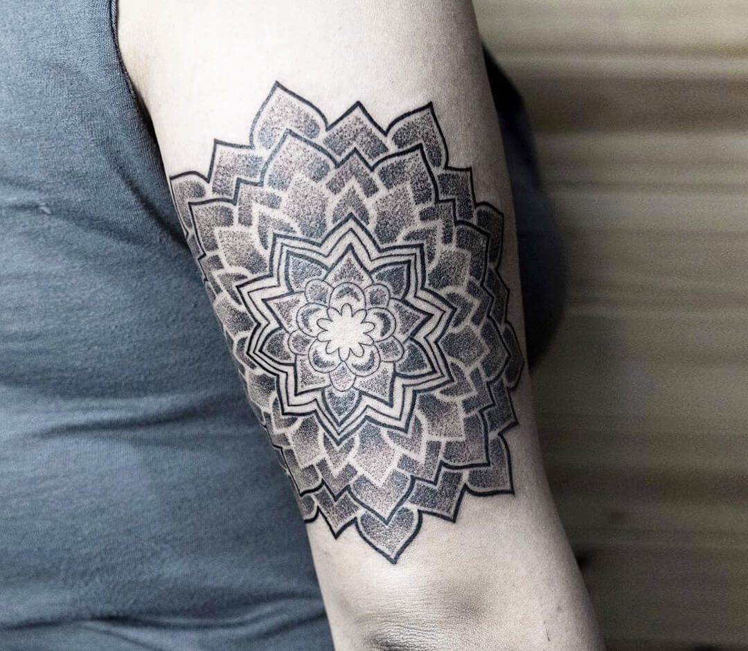 Mandala tattoo meaning: for men and women, photos, sketches
