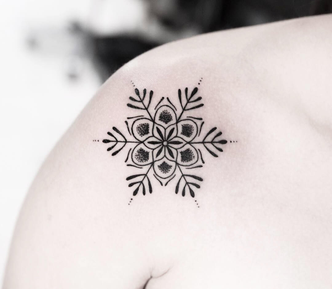Large 'Snowflake' Temporary Tattoo (TO00030866) : Amazon.ca: Beauty &  Personal Care