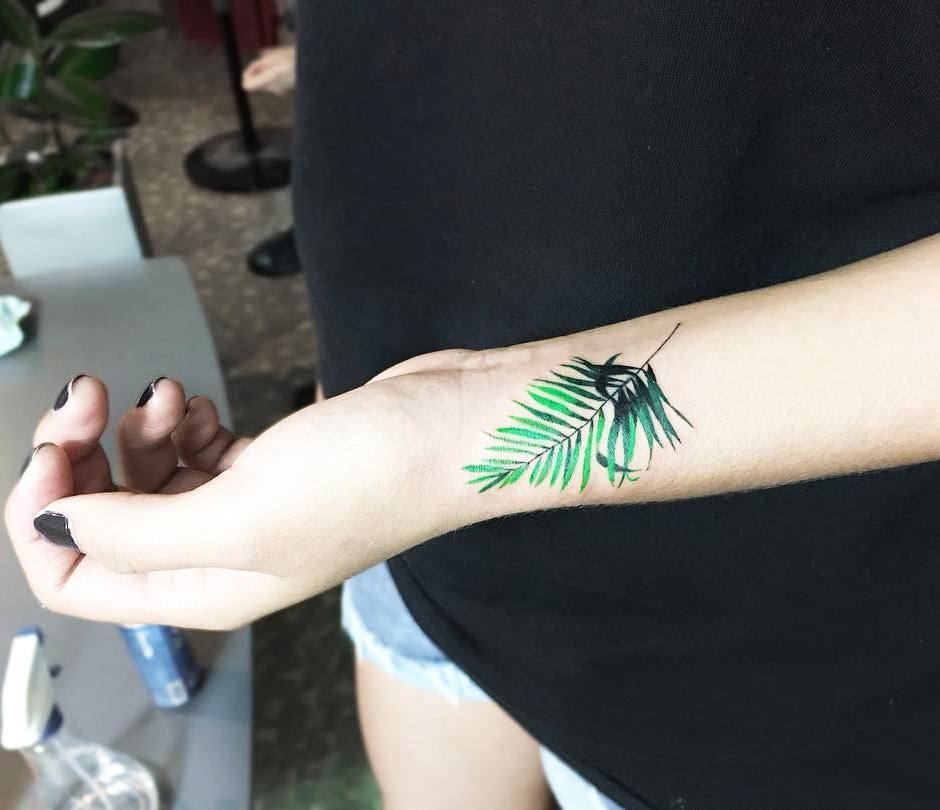 30+ Leaf Tattoos That Look Great on Any Piece of Skin | Tattoos, Floral  tattoo shoulder, Different tattoos